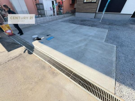 ���ԏ�@���ԃX�y�[�X��2�䕪����܂��I�Z�J���h�J�[�͂������A�o�C�N�⎩�]�ԂȂǂ��u���ꏊ�ɍ���܂���B