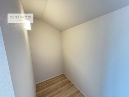 ���[�@�E�H�[�N�C���N���[�[�b�g�t���ł��B��������̂��m���Ȃǂ����[���Ă��������ł��ˁI���ɂ���@�������ȂǋG�ߕ��̑傫�ȉƓd�����[�ł��܂��B