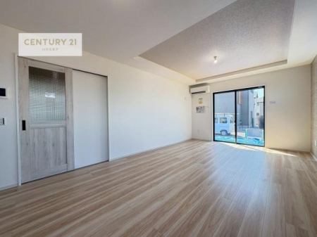 ���r���O�@�D�����z���܂肪�_�C�j���O�L�b�`������ł���ċ��S�n�̗ǂ���Ԃ����o���Ă���܂��I
���R�ƉƑ����W����b��������S�n�悢��ԁI