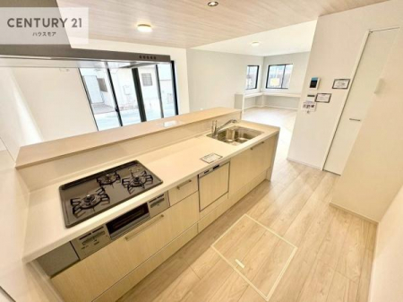 �L�b�`���@��Ƃ肠�钲���X�y�[�X�ō�Ƃ����₷�����K�ȃL�b�`���ł��I
���q�l�ƈꏏ�ɂ��َq������y���߂�L�X�X�y�[�X�ł��B�y�����������ԂɂȂ肻���ł��ˁI