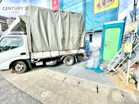 ���ԏ�@���ԃX�y�[�X��2�䕪����܂��I�Z�J���h�J�[�͂������A�o�C�N�⎩�]�ԂȂǂ��u���ꏊ�ɍ���܂���B