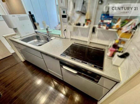 �L�b�`���@��l�C�̑Ζʎ��V�X�e���L�b�`�����̗p���Ă��܂��I���Ƒ��̃R�~���j�P�[�V���������R�Ƒ�����݌v�ł��B
���q�l�ɂ��ڂ��͂��̂Ŋ������ł��ˁB�L�X�g���ĉ��K�ɍ�Ƃ��i�݂܂��B