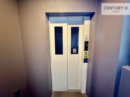 ���̑����p���@�G���x�[�^�[�����ŁA�����̈ړ����X���[�Y�B��K�ւ̃A�N�Z�X�����K�Ȃ��߁A���N�z�̕��⏬���Ȃ��q���܂����邲�ƒ�ɂ����S�ł��B���K���Ɨ��֐������˔������Z�܂��ł��B