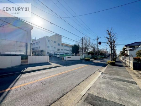 ���̑����n�@�O�ʓ��H11���I�z����ǍD�ȗ��n�ł��B
�Ԍɓ��ꂪ���ȕ������S�ł��ˁB