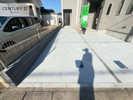 ���ԏ�@���ԃX�y�[�X��2�䕪����܂��I�Z�J���h�J�[�͂������A�o�C�N�⎩�]�ԂȂǂ��u���ꏊ�ɍ���܂���B