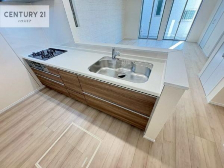 �L�b�`���@��l�C�̑Ζʎ��V�X�e���L�b�`�����̗p���Ă��܂��I���Ƒ��̃R�~���j�P�[�V���������R�Ƒ�����݌v�ł��B
���q�l�ɂ��ڂ��͂��̂Ŋ������ł��ˁB�L�X�g���ĉ��K�ɍ�Ƃ��i�݂܂��B