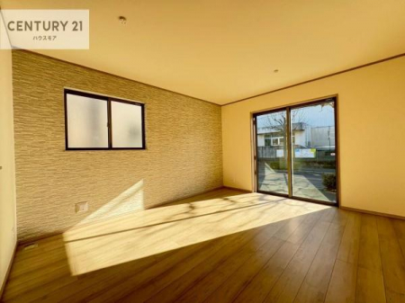 ���r���O�@�傫�ȑ����炽���Ղ�̗z���������閾�邢���r���O�B�J�����̂��郊�r���O�ŉƑ��c���̂��났�̎��Ԃ��߂����܂��B