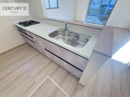 �L�b�`���@��l�C�̑Ζʎ��V�X�e���L�b�`�����̗p���Ă��܂��I���Ƒ��̃R�~���j�P�[�V���������R�Ƒ�����݌v�ł��B
���q�l�ɂ��ڂ��͂��̂Ŋ������ł��ˁB�L�X�g���ĉ��K�ɍ�Ƃ��i�݂܂��B