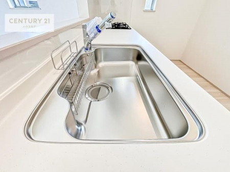 ���d�l�ʐ^(�L�b�`���j�@��l�C�̑Ζʎ��V�X�e���L�b�`�����̗p���Ă��܂��I���Ƒ��̃R�~���j�P�[�V���������R�Ƒ�����݌v�ł��B
���q�l�ɂ��ڂ��͂��̂Ŋ������ł��ˁB���[�͂�����܂��I�i���d�l�j