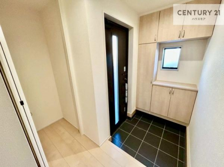 ���ց@�V���[�Y�{�b�N�X�t���Ȃ̂ŁA���ւ��Еt�����|�������₷���ł��I
�X�b�L���������ւŌ˂��J�����u�ԁA�������̂���S�n������Ԃ��o�}���Ă���܂��B