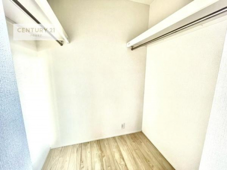 ���[�@�E�H�[�N�C���N���[�[�b�g�t���ł��B��������̂��m���Ȃǂ����[���Ă��������ł��ˁI���ɂ���@�������ȂǋG�ߕ��̑傫�ȉƓd�����[�ł��܂��B