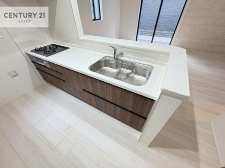 �L�b�`���@��l�C�̑Ζʎ��V�X�e���L�b�`�����̗p���Ă��܂��I���Ƒ��̃R�~���j�P�[�V���������R�Ƒ�����݌v�ł��B
���q�l�ɂ��ڂ��͂��̂Ŋ������ł��ˁB�L�X�g���ĉ��K�ɍ�Ƃ��i�݂܂��B