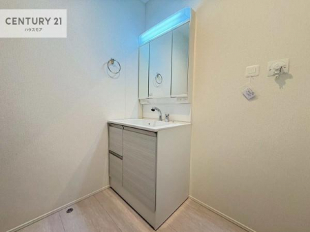 ���ʑ�E���ʏ��@�O�ʋ��d�l�̐��ʏ��́A�g�����Ȃ݂����₷������I���͎��[�ɂȂ��Ă��܂��B�h���C���[�₨���ϓ����Еt������̂Ő��ʑ������X�b�L���ƌ����邱�Ƃ��o���܂��I