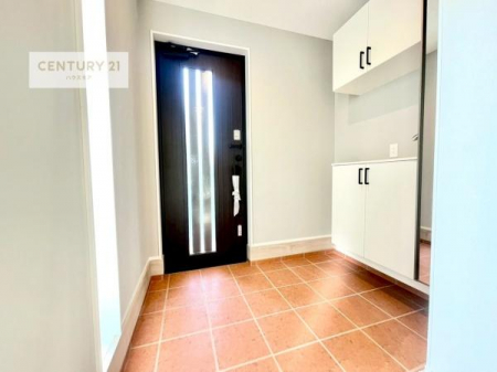 ���ց@�p���t���V���[�Y�{�b�N�X�ŁA���ւ��Еt�����|�������₷���ł��I
�X�b�L���������ւŌ˂��J�����u�ԁA�������̂���S�n������Ԃ��o�}���Ă���܂��B

