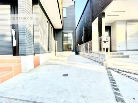 ���ԏ�@���ԃX�y�[�X��2�䕪����܂��I�Z�J���h�J�[�͂������A�o�C�N�⎩�]�ԂȂǂ��u���ꏊ�ɍ���܂���B