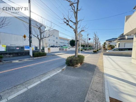 ���̑����n�@�O�ʓ��H11���I�z����ǍD�ȗ��n�ł��B
�Ԍɓ��ꂪ���ȕ������S�ł��ˁB