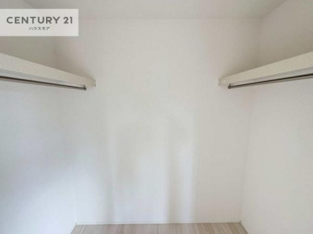 ���[�@�E�H�[�N�C���N���[�[�b�g�t���ł��B��������̂��m���Ȃǂ����[���Ă��������ł��ˁI���ɂ���@�������ȂǋG�ߕ��̑傫�ȉƓd�����[�ł��܂��B