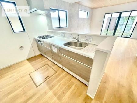 �L�b�`���@��l�C�̑Ζʎ��V�X�e���L�b�`�����̗p���Ă��܂��I���Ƒ��̃R�~���j�P�[�V���������R�Ƒ�����݌v�ł��B
���q�l�ɂ��ڂ��͂��̂Ŋ������ł��ˁB���[�͂�����܂��I