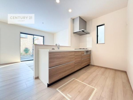 ���d�l�ʐ^(�L�b�`���j�@��l�C�̑Ζʎ��V�X�e���L�b�`�����̗p���Ă��܂��I���Ƒ��̃R�~���j�P�[�V���������R�Ƒ�����݌v�ł��B
���q�l�ɂ��ڂ��͂��̂Ŋ������ł��ˁB���[�͂�����܂��I�i���d�l�j