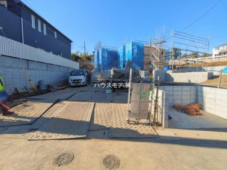 ���ԏ�@���ԃX�y�[�X��2�䕪����܂��I�Z�J���h�J�[�͂������A�o�C�N�⎩�]�ԂȂǂ��u���ꏊ�ɍ���܂���B