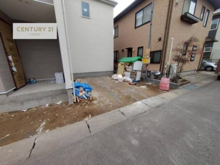 ���ԏ�@���ԃX�y�[�X��2�䕪����܂��I�Z�J���h�J�[�͂������A�o�C�N�⎩�]�ԂȂǂ��u���ꏊ�ɍ���܂���B