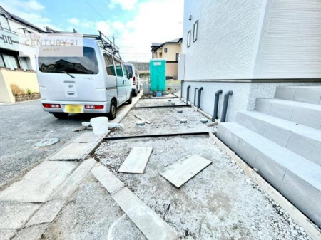 ���ԏ�@���ԃX�y�[�X��2�䕪����܂��I�Z�J���h�J�[�͂������A�o�C�N�⎩�]�ԂȂǂ��u���ꏊ�ɍ���܂���B