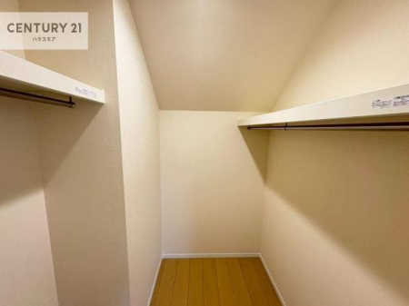 ���[�@�E�H�[�N�C���N���[�[�b�g�t���ł��B��������̂��m���Ȃǂ����[���Ă��������ł��ˁI���ɂ���@�������ȂǋG�ߕ��̑傫�ȉƓd�����[�ł��܂��B