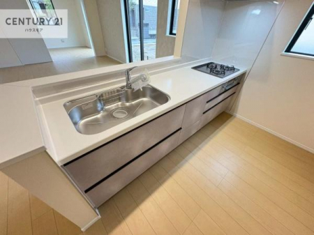 �L�b�`���@��l�C�̑Ζʎ��V�X�e���L�b�`�����̗p���Ă��܂��I���Ƒ��̃R�~���j�P�[�V���������R�Ƒ�����݌v�ł��B
���q�l�ɂ��ڂ��͂��̂Ŋ������ł��ˁB�L�X�g���ĉ��K�ɍ�Ƃ��i�݂܂��B