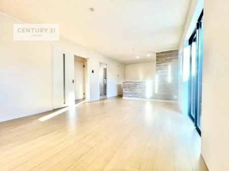 ���r���O�@��؂ȉƑ����W�܂邩�炱��LDK�ɂ͂�����肽���B
�q�����������C�ɏ΂��Ȃ��瑖�����Ă���p�����������u�L���Ƃɂ��ėǂ������v�Ǝv���u�Ԃł��B