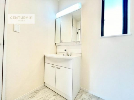 ���ʑ�E���ʏ��@�O�ʋ��d�l�̐��ʏ��́A�g�����Ȃ݂����₷������I���͎��[�ɂȂ��Ă��܂��B�h���C���[�₨���ϓ����Еt������̂Ő��ʑ������X�b�L���ƌ����邱�Ƃ��o���܂��I