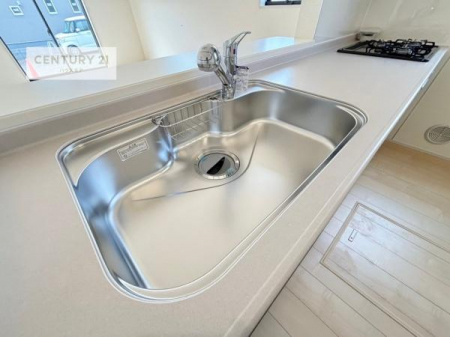 ���d�l�ʐ^(�L�b�`���j�@��l�C�̑Ζʎ��V�X�e���L�b�`�����̗p���Ă��܂��I���Ƒ��̃R�~���j�P�[�V���������R�Ƒ�����݌v�ł��B
���q�l�ɂ��ڂ��͂��̂Ŋ������ł��ˁB���[�͂�����܂��I�i���d�l�j