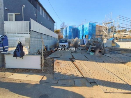 ���ԏ�@���ԃX�y�[�X��2�䕪����܂��I�Z�J���h�J�[�͂������A�o�C�N�⎩�]�ԂȂǂ��u���ꏊ�ɍ���܂���B