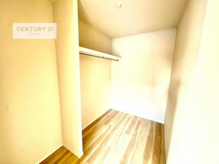 ���[�@�E�H�[�N�C���N���[�[�b�g�t���ł��B��������̂��m���Ȃǂ����[���Ă��������ł��ˁI���ɂ���@�������ȂǋG�ߕ��̑傫�ȉƓd�����[�ł��܂��B