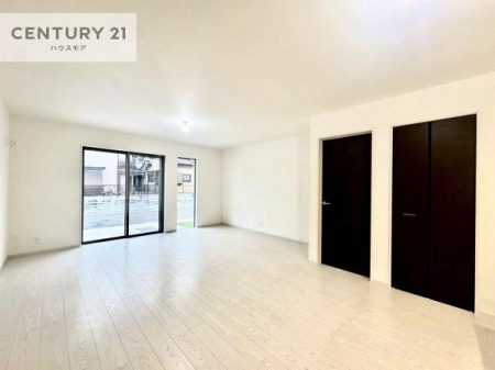 ���r���O�@�D�����z���܂肪���r���O����ł���ċ��S�n�̗ǂ���Ԃ����o���Ă���܂��I
���R�ƉƑ����W����b��������S�n�悢��ԁI