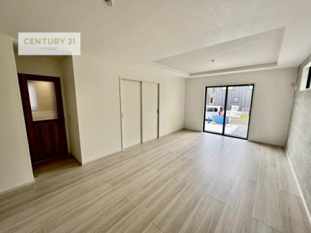 ���r���O�@�傫�ȑ����炽���Ղ�̗z���������閾�邢���r���O�B�J�����̂��郊�r���O�ŉƑ��c���̂��났�̎��Ԃ��߂����܂��B