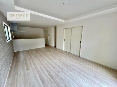 ���r���O�@��؂ȉƑ����W�܂邩�炱��LDK�ɂ͂�����肽���B
�q�����������C�ɏ΂��Ȃ��瑖�����Ă���p�����������u�L���Ƃɂ��ėǂ������v�Ǝv���u�Ԃł��B