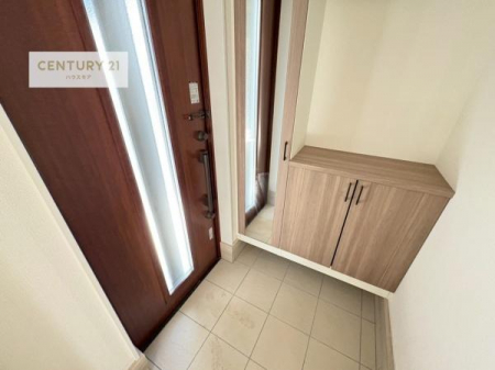 ���ց@�p���t���V���[�Y�{�b�N�X�ŁA���ւ��Еt�����|�������₷���ł��I
�X�b�L���������ւŌ˂��J�����u�ԁA�������̂���S�n������Ԃ��o�}���Ă���܂��B

