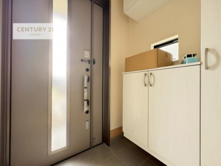 ���ց@�V���[�Y�{�b�N�X�t���Ȃ̂ŁA���ւ��Еt�����|�������₷���ł��I
�X�b�L���������ւŌ˂��J�����u�ԁA�������̂���S�n������Ԃ��o�}���Ă���܂��B
