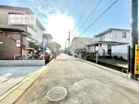 ���̑����n�@�O�ʓ��H6���I�z����ǍD�ȗ��n�ł��B
�Ԍɓ��ꂪ���ȕ������S�ł��ˁB