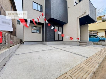 ���ԏ�@���ԃX�y�[�X��2�䕪����܂��I�Z�J���h�J�[�͂������A�o�C�N�⎩�]�ԂȂǂ��u���ꏊ�ɍ���܂���B
