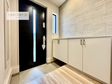 ���ց@�V���[�Y�{�b�N�X�t���Ȃ̂ŁA���ւ��Еt�����|�������₷���ł��I
�X�b�L���������ւŌ˂��J�����u�ԁA�������̂���S�n������Ԃ��o�}���Ă���܂��B
