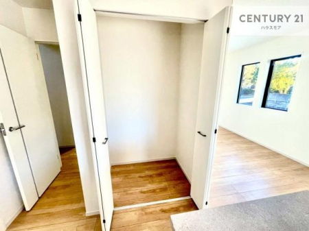 ���[�@�����Ղ�̎��[�X�y�[�X�ŁA��炵���������萮���Z�܂��B�Ƒ��̉ו������ꂢ�ɕЕt���A���������K�ɉ߂����܂��B