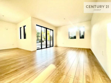 ���r���O�@�D�����z���܂肪���r���O����ł���ċ��S�n�̗ǂ���Ԃ����o���Ă���܂��I
���났�̎��Ԃ��߂����܂��I