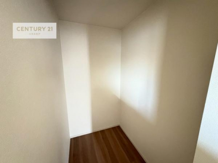 ���[�@�E�H�[�N�C���N���[�[�b�g�t���ł��B��������̂��m���Ȃǂ����[���Ă��������ł��ˁI���ɂ���@�������ȂǋG�ߕ��̑傫�ȉƓd�����[�ł��܂��B