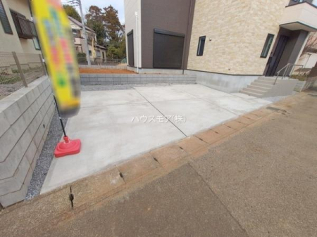 ���ԏ�@���ԃX�y�[�X�͕���3�䕪����܂��I�Z�J���h�J�[�͂������A�o�C�N�⎩�]�ԂȂǂ��u���ꏊ�ɍ���܂���B