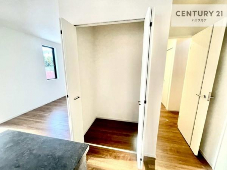 ���[�@�����Ղ�̎��[�X�y�[�X�ŁA��炵���������萮���Z�܂��B�Ƒ��̉ו������ꂢ�ɕЕt���A���������K�ɉ߂����܂��B