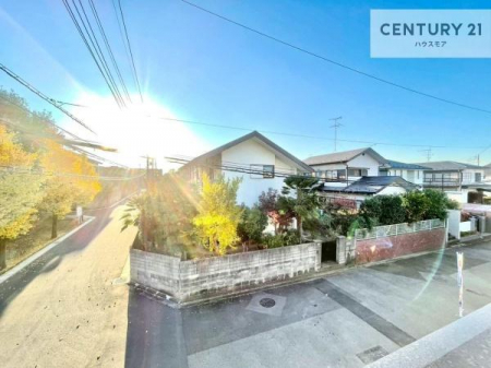 �Z�˂���̒��]�ʐ^�@������������Z��X�A���͂ɂ͍����������Ȃ��A�΂������󂪍L���J����������A
�z�����傫���Ղ��邱�Ƃ�����܂���B�C�����̗ǂ������ʂ蔲����X���݂ł��B