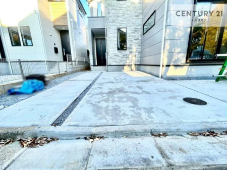 ���ԏ�@���ԃX�y�[�X��2�䕪����܂��I�Z�J���h�J�[�͂������A�o�C�N�⎩�]�ԂȂǂ��u���ꏊ�ɍ���܂���B