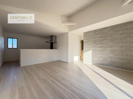 ���r���O�@�S�n�ǂ����r���O�͉Ƒ������R�ƏW�܂�܂��B�Ƒ��c�R�̎��Ԃ����������ł��B���Ƒ��ƁA����w�[���������Ԃ��߂��������ł��ˁB���邭�J���I�ȋ�Ԃł��B
