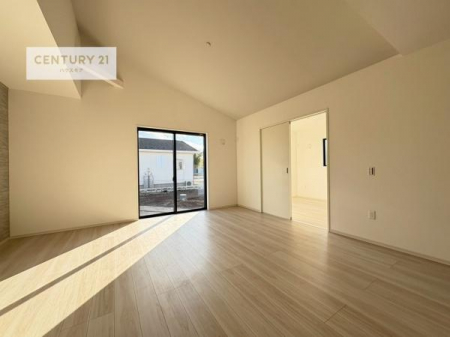 ���r���O�@��؂ȉƑ����W�܂邩�炱��LDK�ɂ͂�����肽���B
�q�����������C�ɏ΂��Ȃ��瑖�����Ă���p�����������u�L���Ƃɂ��ėǂ������v�Ǝv���u�Ԃł��B